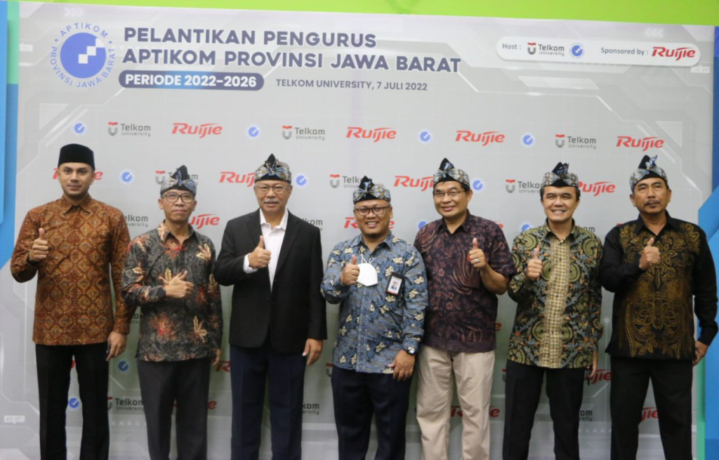 APTIKOM JAWA BARAT BERPARTISIPASI DALAM BIMBINGAN TEKNIS PENYUSUNAN KURIKULUM BERBASIS OBE DI ITHB BANDUNG